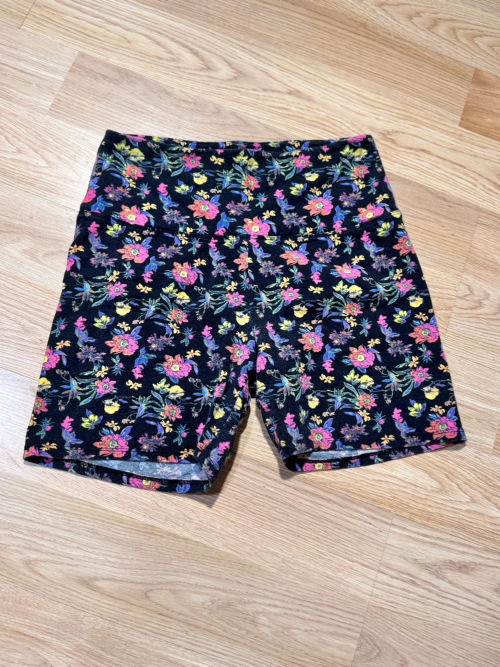 PINK | Floral Yoga Bike Shorts - Picture 2 of 4